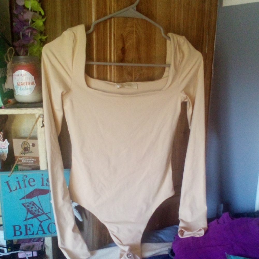 NWT! Cream Fitted Long Sleeve Bodysuit